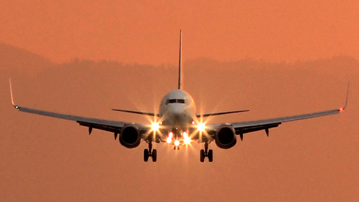 avión vuelo tarde