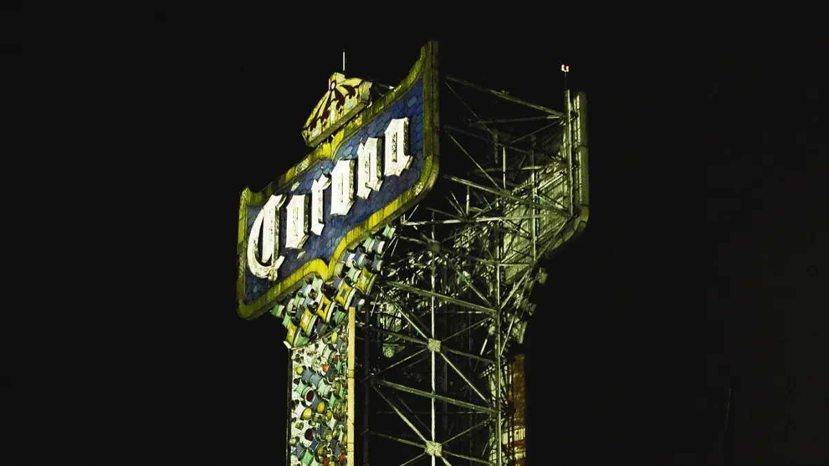 Corona celebra 100 años